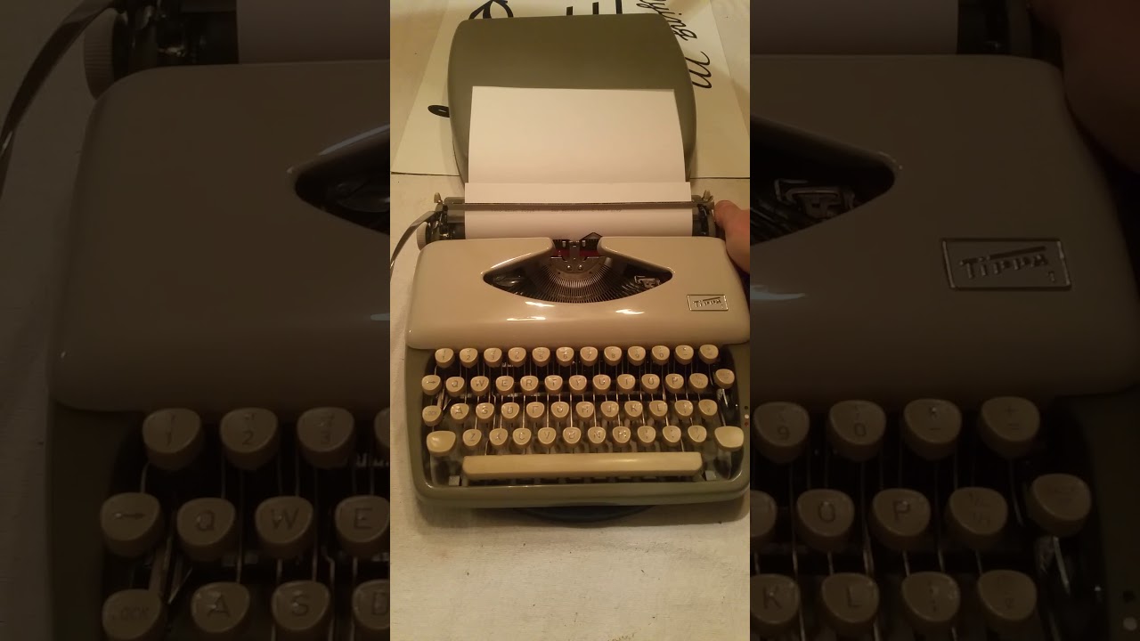 Adler Tippa 1 / 1970 Super Portable Typewriter FOR SALE