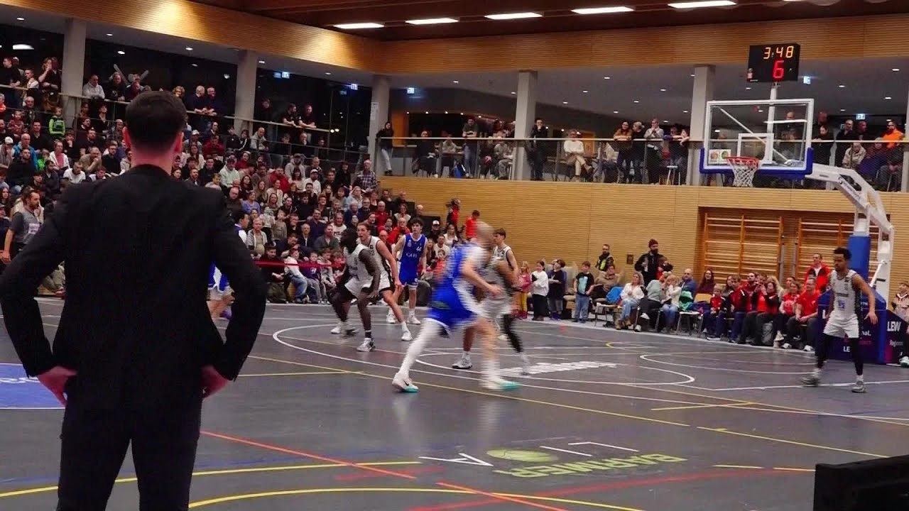 Basketball-Thriller in Stadtbergen 🏀 Kangaroos vs. Erfurt + Hallensprecher Manu im Fokus