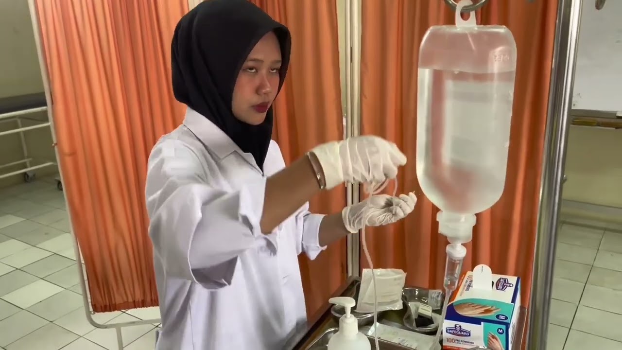 UJIAN LAB (MEMASANG INFUS) MATA KULIAH PKDM KELOMPOK 4
