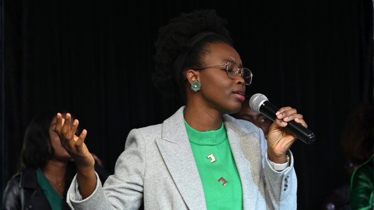 Hymn Medley | Sis. Tope Alofe with RCCG Covenant House Choir | USA