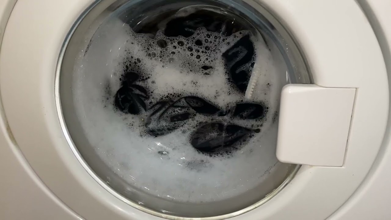 Electrolux EWC1050: Synthetic 40 + prewash, fast wash, extra rinse, 700 rpm