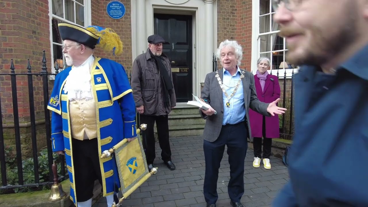 St Albans Blue Plaque for Betty Entwistle