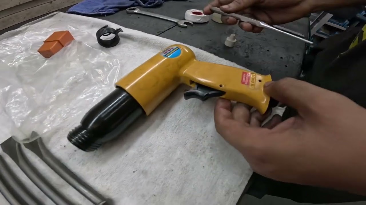 Martelete,Conhece essa ferramenta Pneumática? Muito útil, muito prático e forte.
