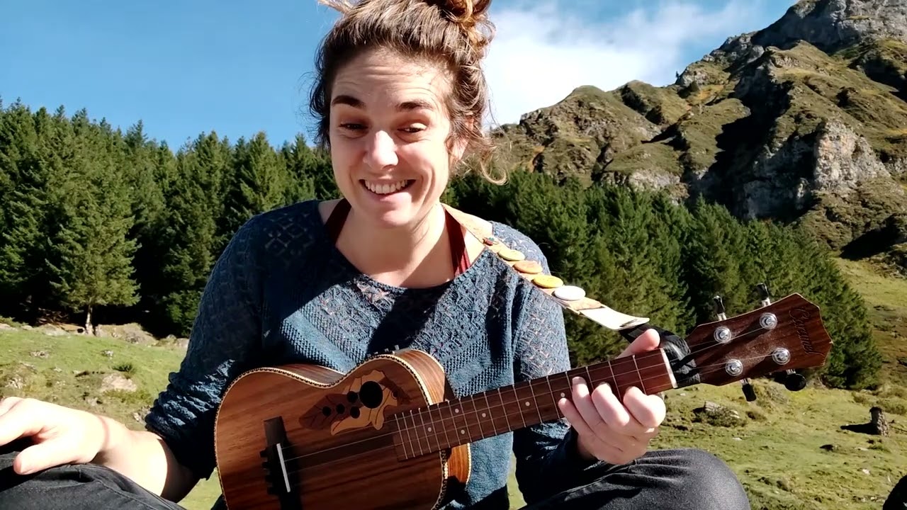 Comment jouer Siffler sur la colline de Joe Dassin au ukulélé - ukulele cover [Débutant]