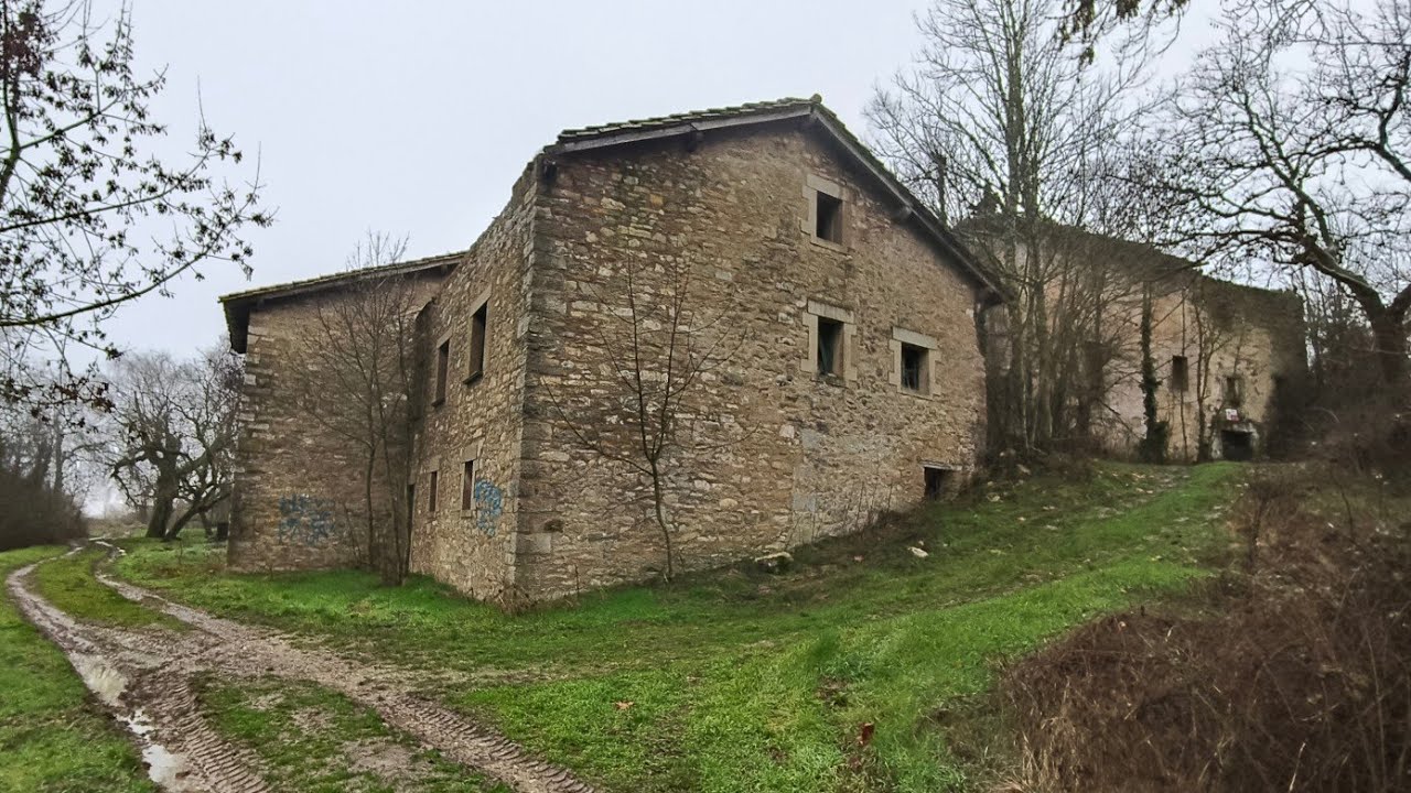 FALLECIÓ SIN TESTAMENTO y SU CASA QUEDÓ ABANDONADA | Casas Abandonadas de Antiguo Pueblo