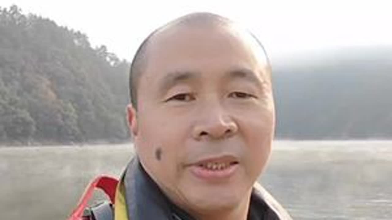 徒步新安江第一湾，漫山红遍，层林尽染，江山如画，初冬的季节，蕴涵着深秋的璀璨。即欣赏了沿途的风景，又帮当地农民推销了农产品，开心与旅程同步，户外与公益同行！徒步线路:武阳乡正口村正口码头，乘船3...