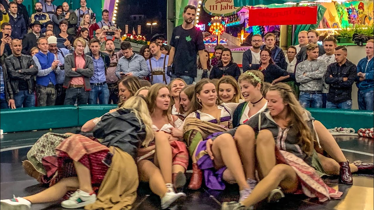 Teufelsrad Damen Fahrt Oktoberfest 2019 / Mittwoch Abend Wiesn / Crazy Girls / Drunken Women / Party