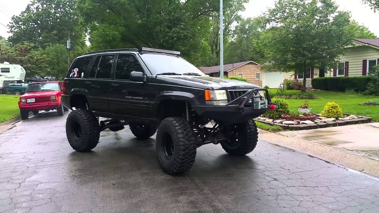 Lifted Jeep Grand Cherokee 5.9 ZJ.