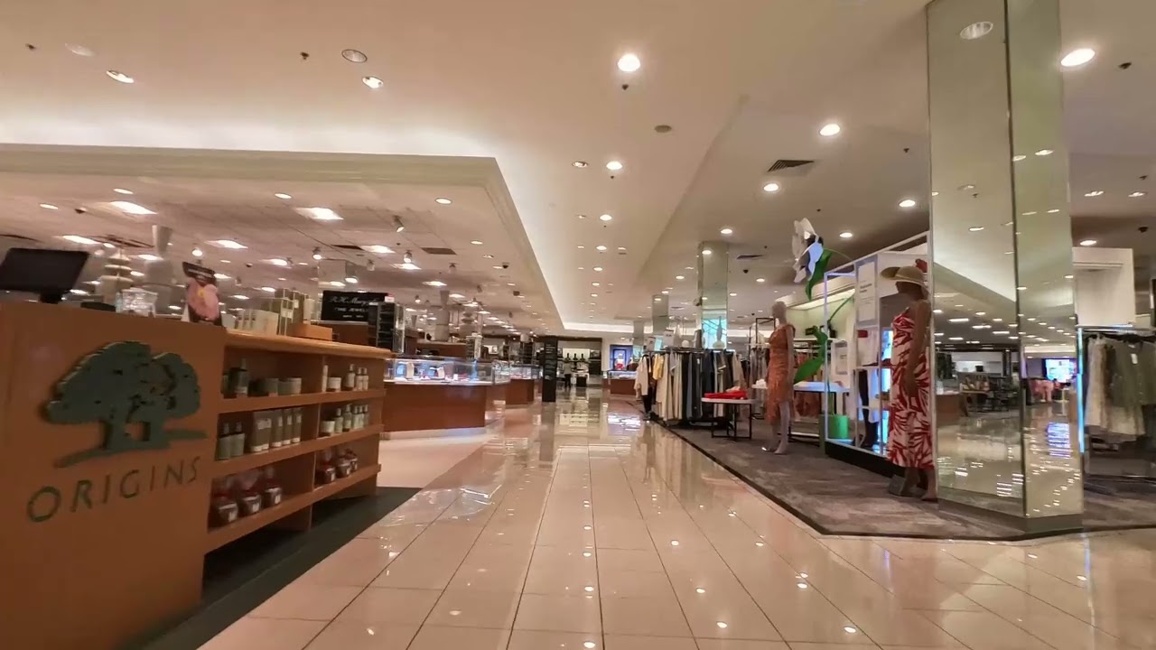 Macy's (FORMER FAMOUS BARR)  Des Peres MO