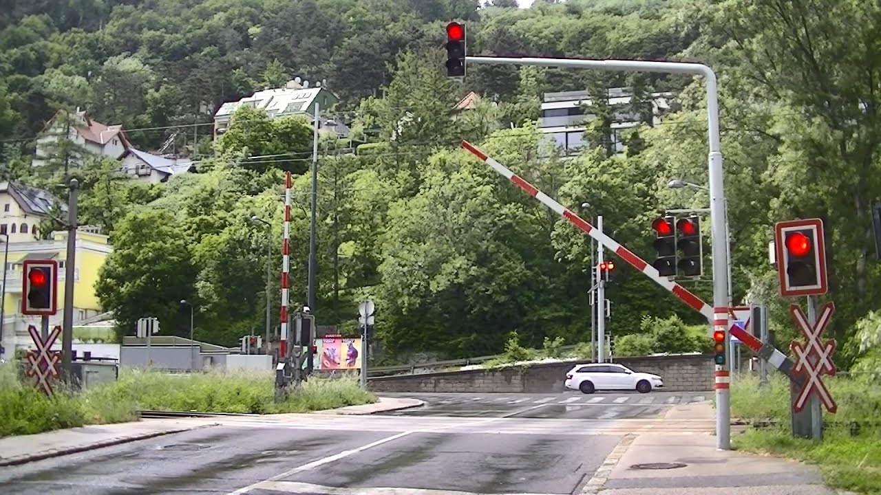 Spoorwegovergang Wien (A) // Railroad crossing // Bahnübergang