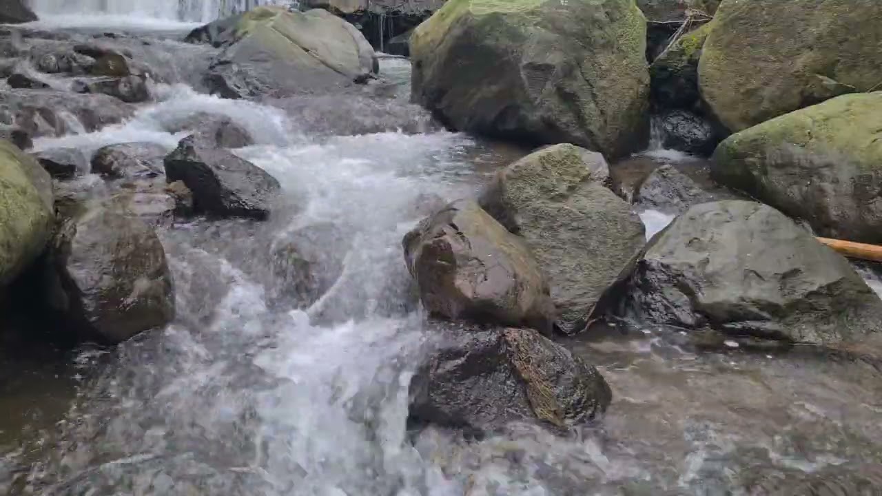 A BEAUTIFUL COMBINATION BETWEEN STONE AND WATER