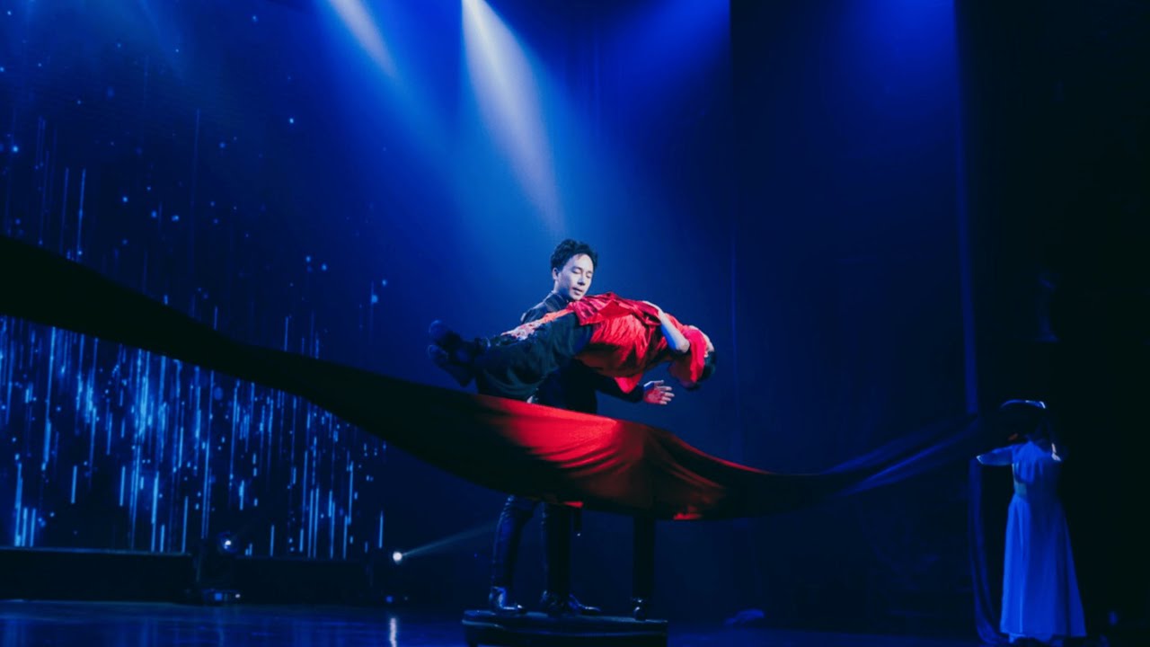 Levitates Lady on Stage !  | Ảo Thuật Người Bay NamNie Magic