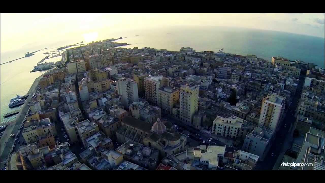 Trapani dall'alto. Zona Porto, Colombaia e Torre di Ligny.