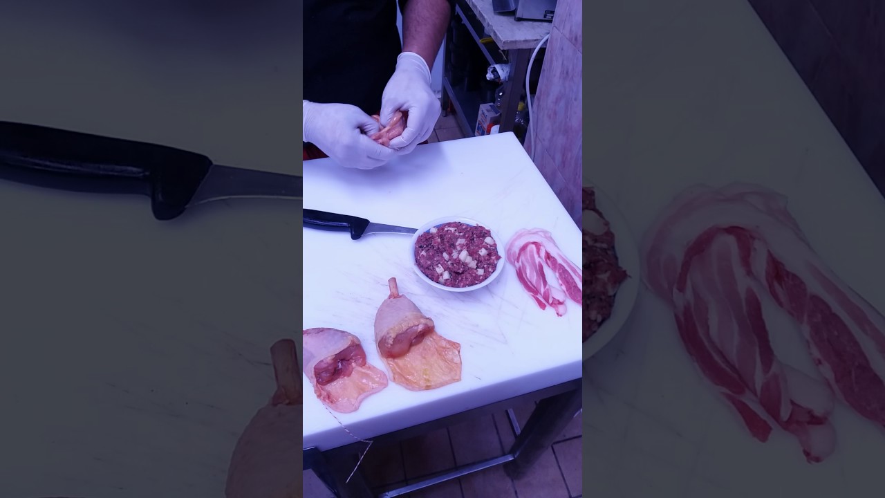 Corso di macellai :cosce di pollo ripiene .