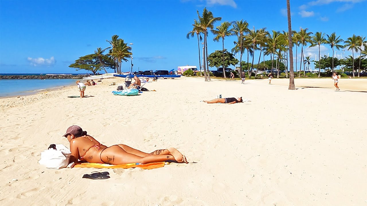 HAWAII PEOPLE | Walking to the Hilton Hawaiian Village Resort Waikiki Beach