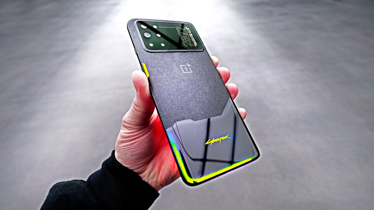 Распаковка смартфона Cyberpunk 2077 Limited