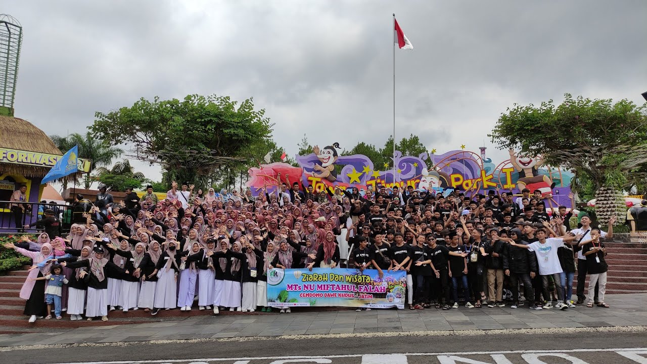 Ziarah dan Wisata MTs NU Miftahul Falah Cendono - Ke Jawa Timur | aktourism