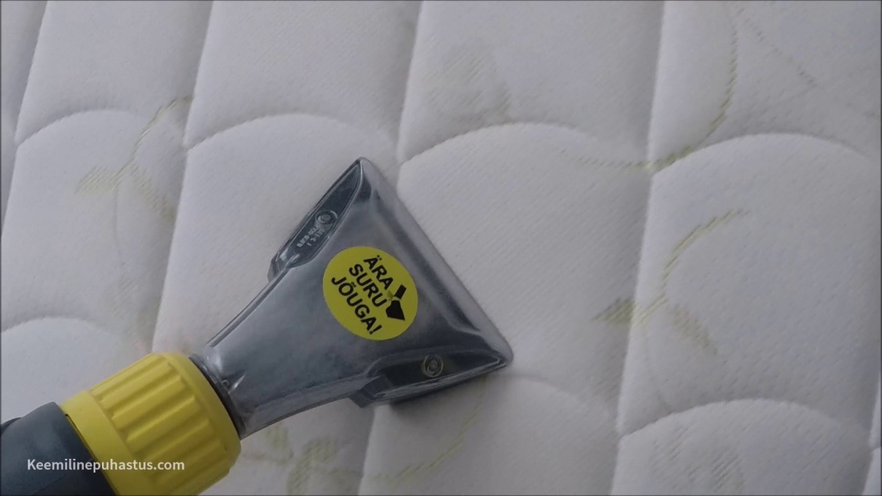 Madratsi puhastamine tekstiilipesuriga Kärcher Puzzi 8/1c