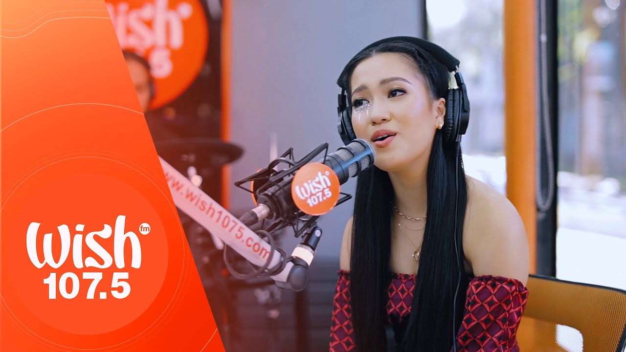 Jolianne performs 