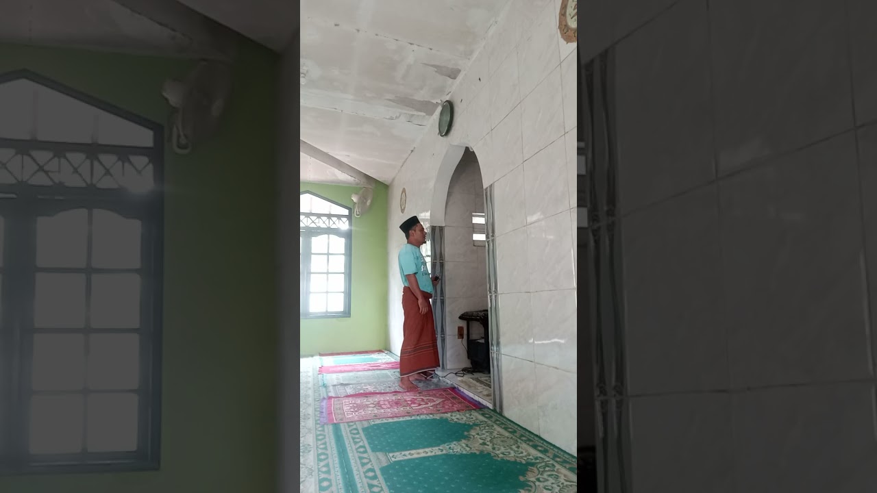 Azan juhur , karna usaha bengkel samping musolah. Oke jgan di sekip Toton sampai habis Baraya. 👍🏻👌🏻
