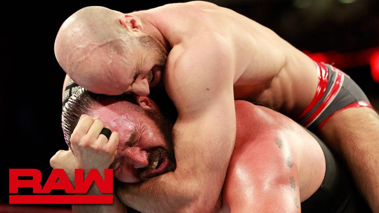 Браун Строуман против Сезаро: Raw, 19 марта 2018 г.
