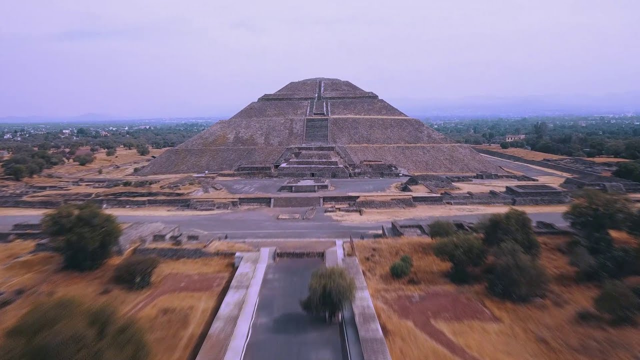 Piramidy Astekow  w Meksyku ..Slonca i Ksiezyca ..Teotihuacan.. Pawel Kobierski