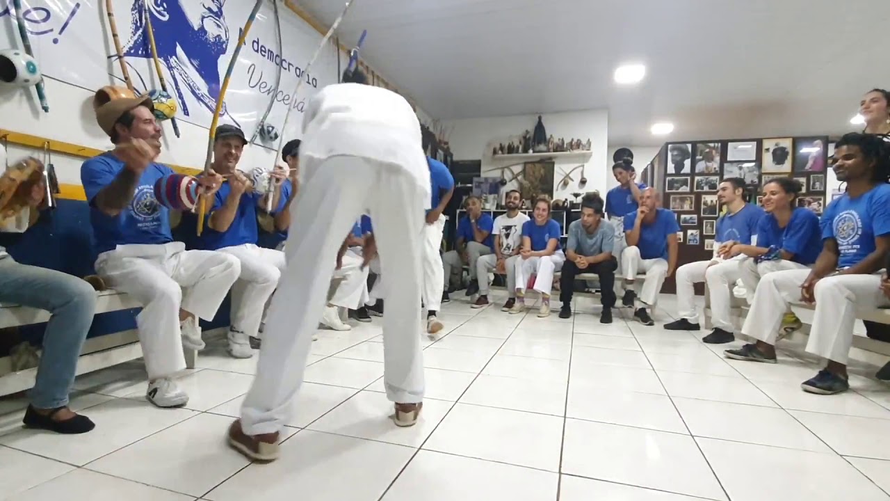 Mestre Zelão e Treinel Ednaldo - Angoleiro Sim Sinhô Lapa