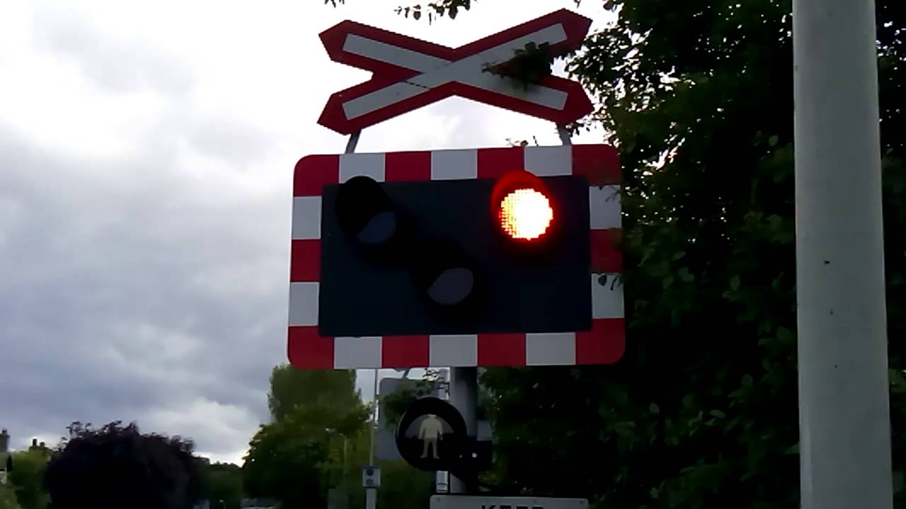 Another video at Dingwall ungated level crossing