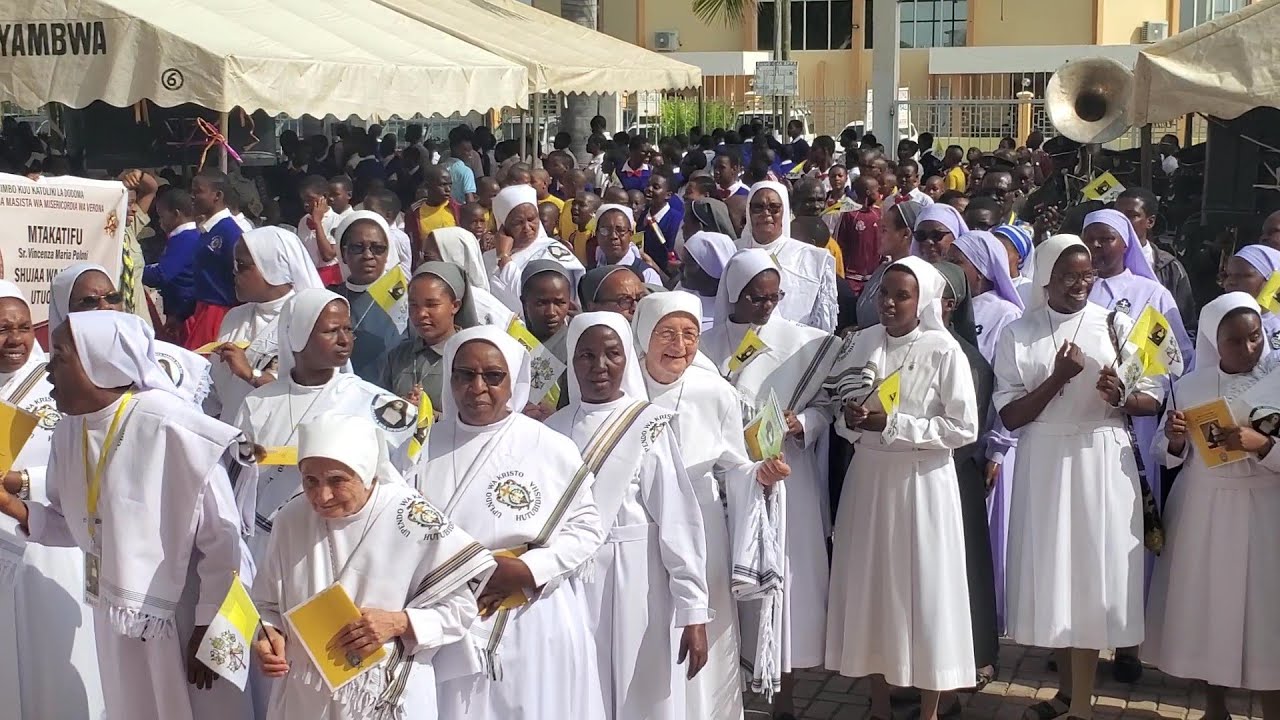 FURAHIA MAANDAMANO YA NGUVU, MISA YA SHUKRANI JIMBO KUU LA DODOMA KUTANGAZWA MTAKATIFU SR.VINCENZA.
