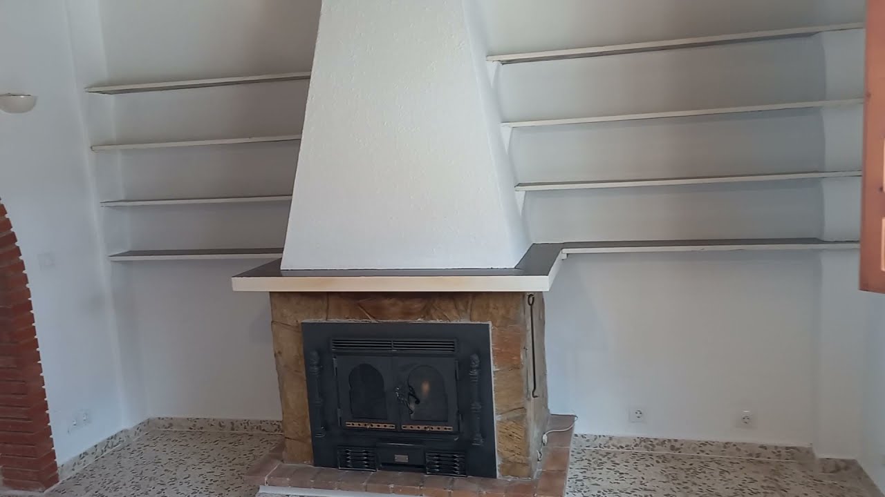 *SOLD* Semi detached 3 bed, 2 bath townhouse Cómpeta. With garage, terraces, sea and village views.