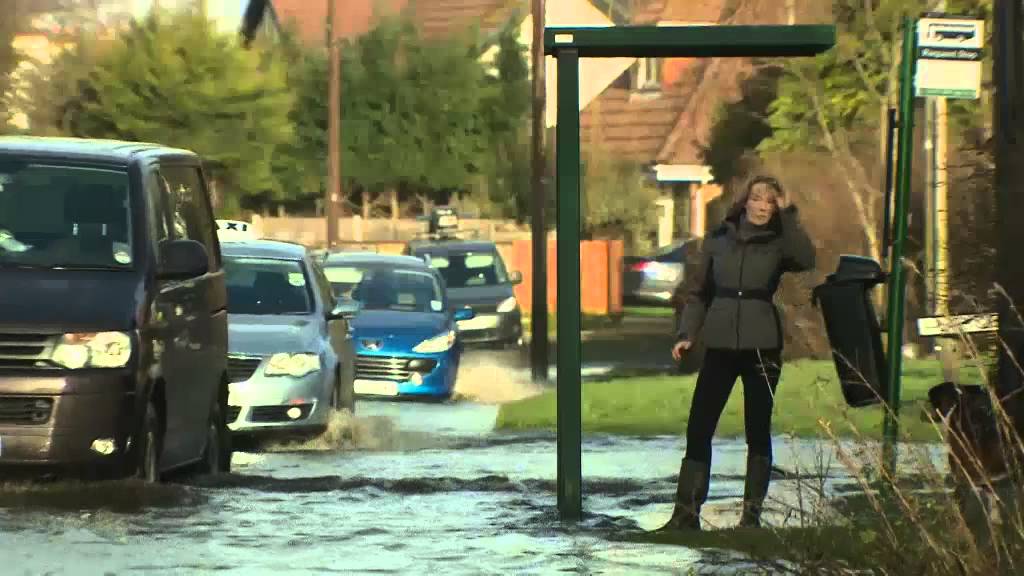 Huge waves hit Britain as floods cause more transport chaos