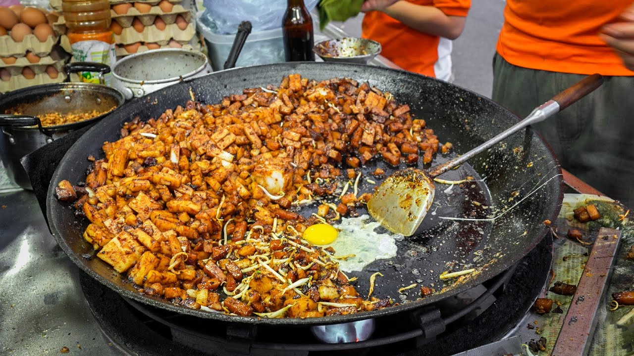 STREET FOOD in PENANG ! Best 11 Must Try Food in Van Praagh Night Market (Pasar Malam)