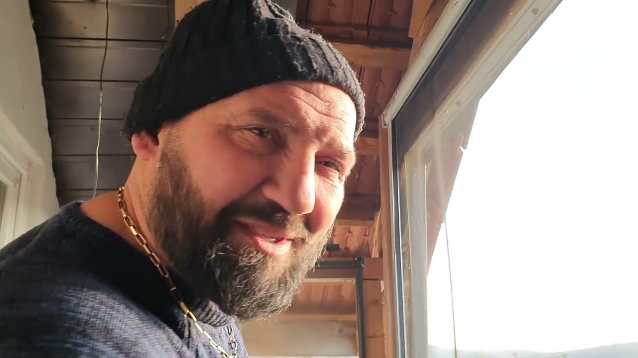 Porumbeii îmi fac viața amară,tot la mine se înmulțesc,dar o să am o surpriză pt.ei.