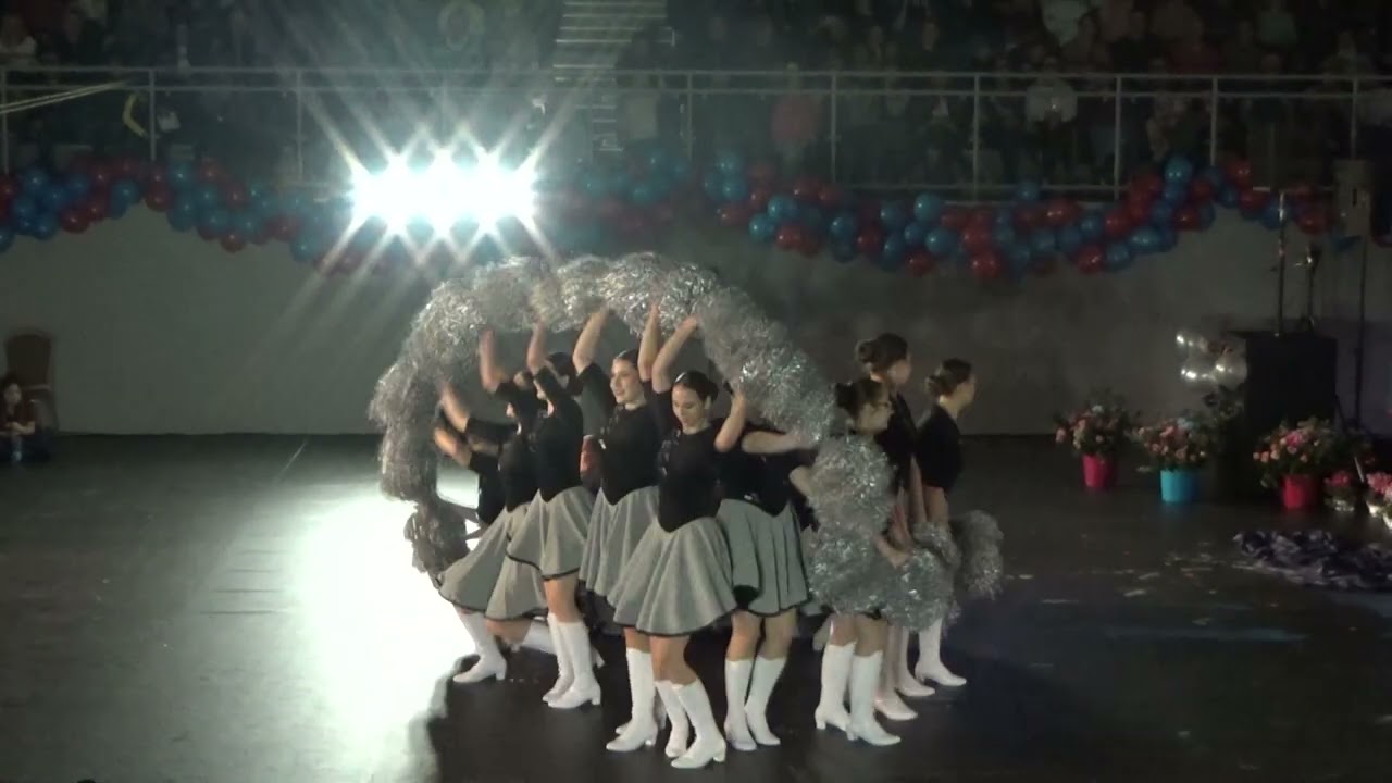 Mażoretki(majorettes) Środa Wlkp. - Seven Nation Army