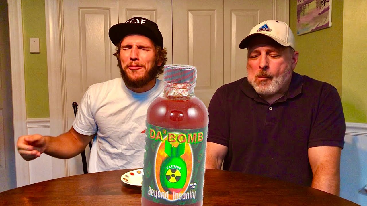 Пробую острый соус DA BOMB! | HOT ONES SAUCE