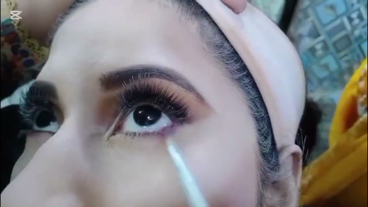 Mehandi Bride unique makup look by just one beauty salon 💖🤩
