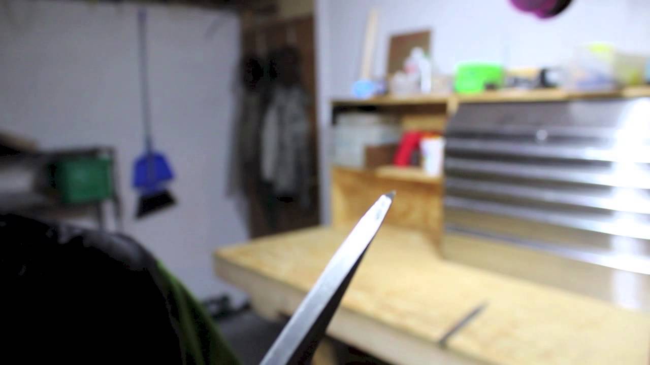 At the workbench: how to maintain throwing knives