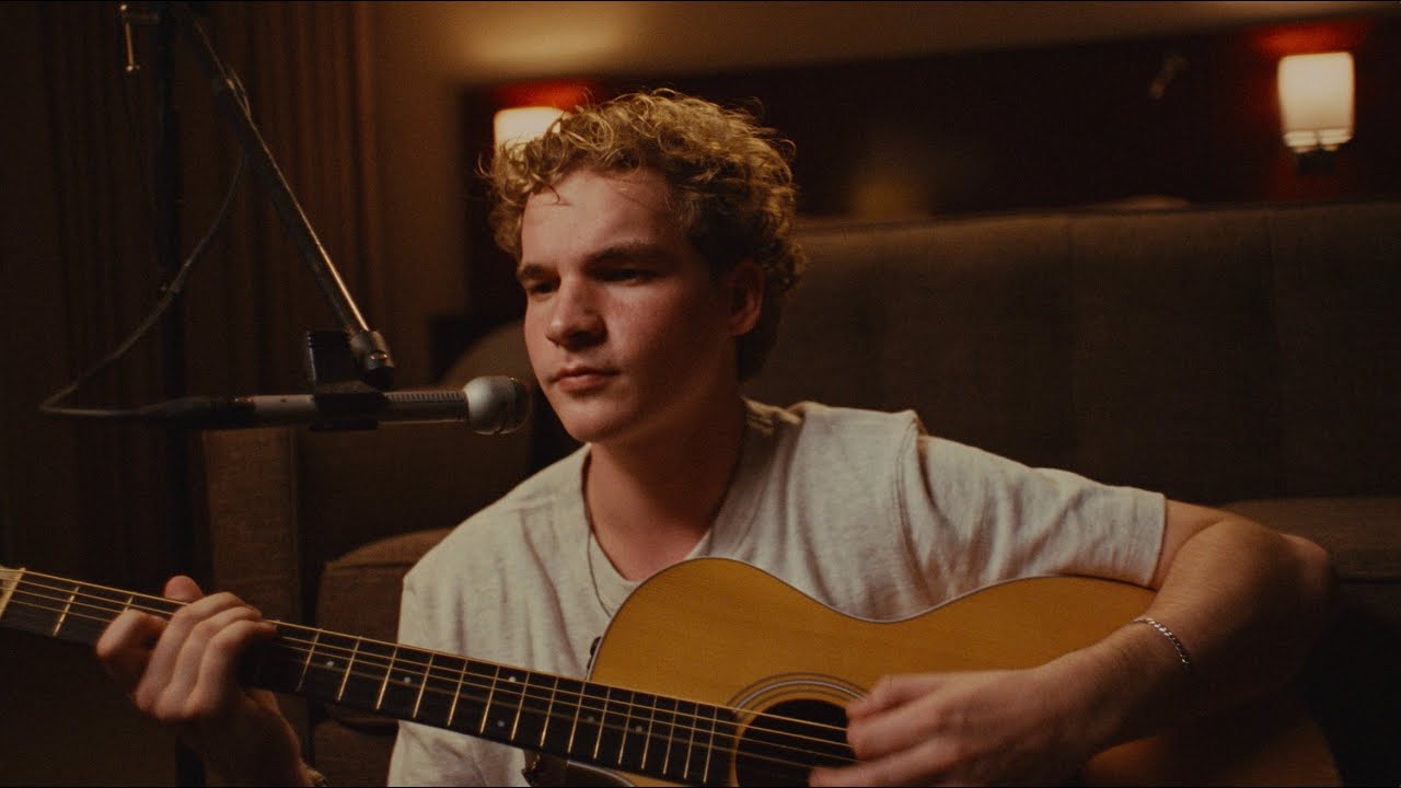 Aiden Ross - Love Her Anyway (Official Acoustic Video)