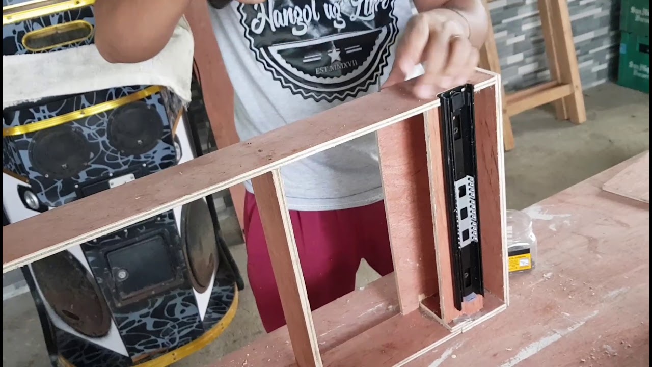 Woodworking: DIY SLIDING MIRROR CABINET