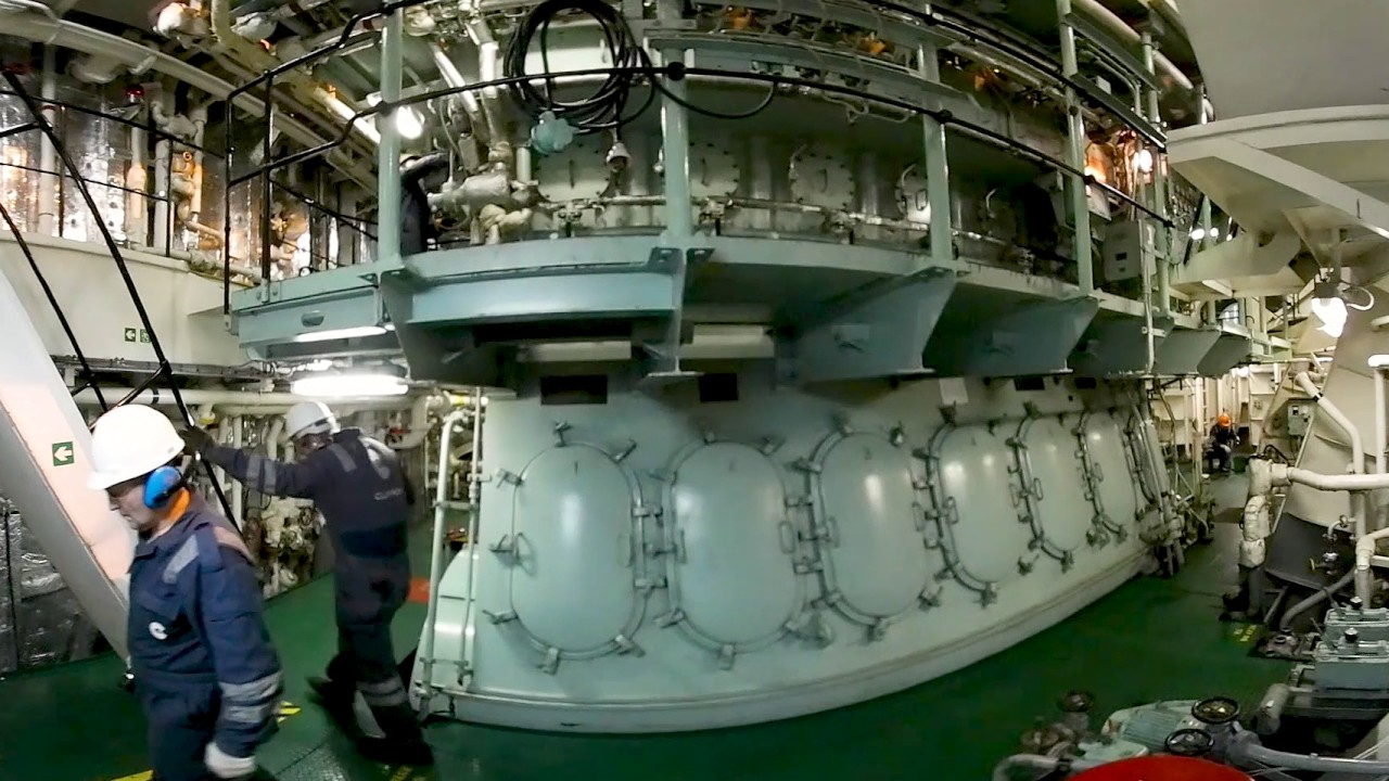 360° video: Ned i maskinen på fragtskibet Clipper Lis