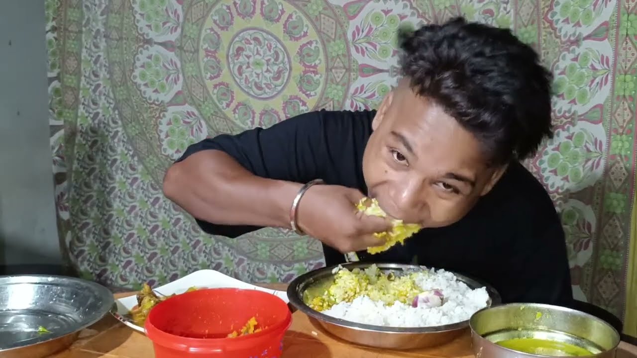 Pork lovers 🤤 Pork Dal Satni kai Sath Raat Ka Khana 🤤। Subscribe My Channel 