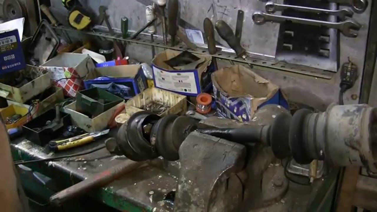 Mercedes restoration w123 видео 89 замена пыльников шрус часть 1