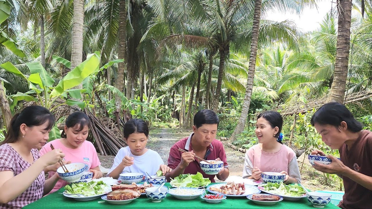 Một Ngày Bội Thu Khi Dừa Lên Giá Cả Nhà Vui Mừng Cùng Thưởng Thức Bún Heo Quay | BQCM & Family T889