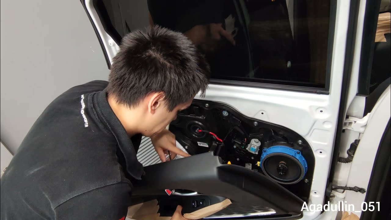 Hyundai Santa Fe 4 поколение. Как снять дверные карты?Как снять пластиковые щиты?Как разобрать двери