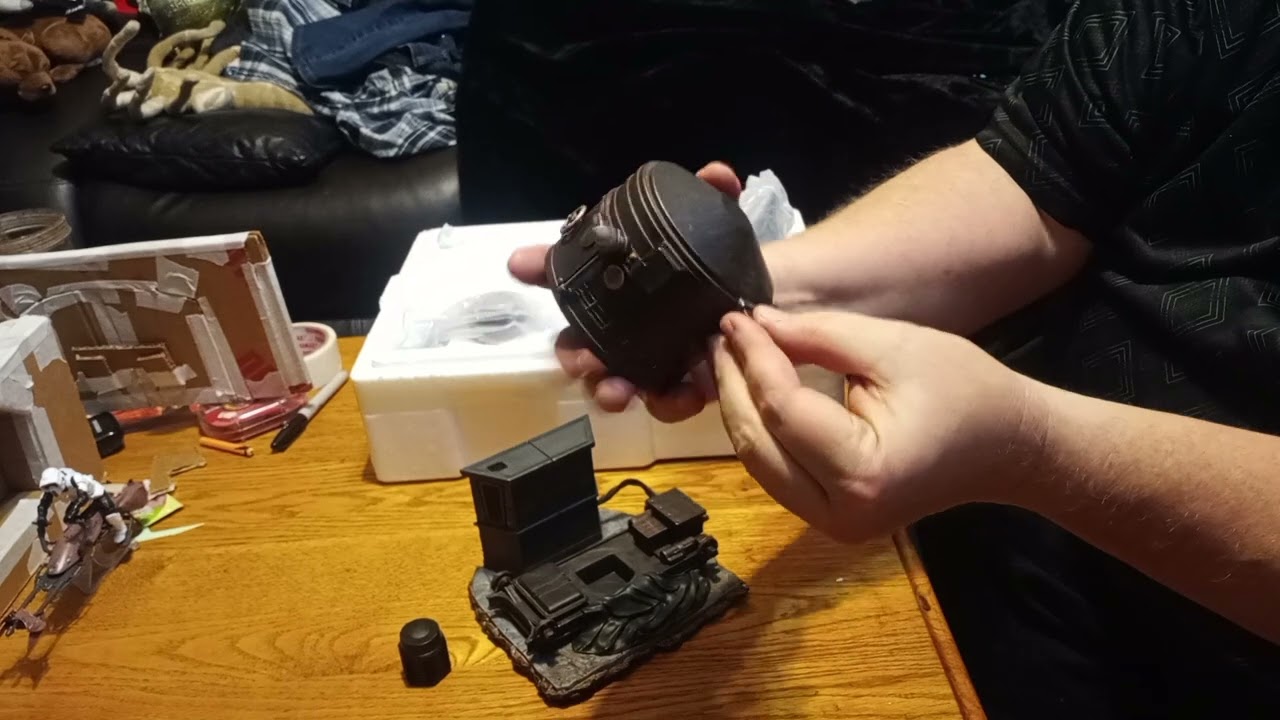 Batman on Batsignal Deluxe art scale 1/10 - Iron Studios unboxing