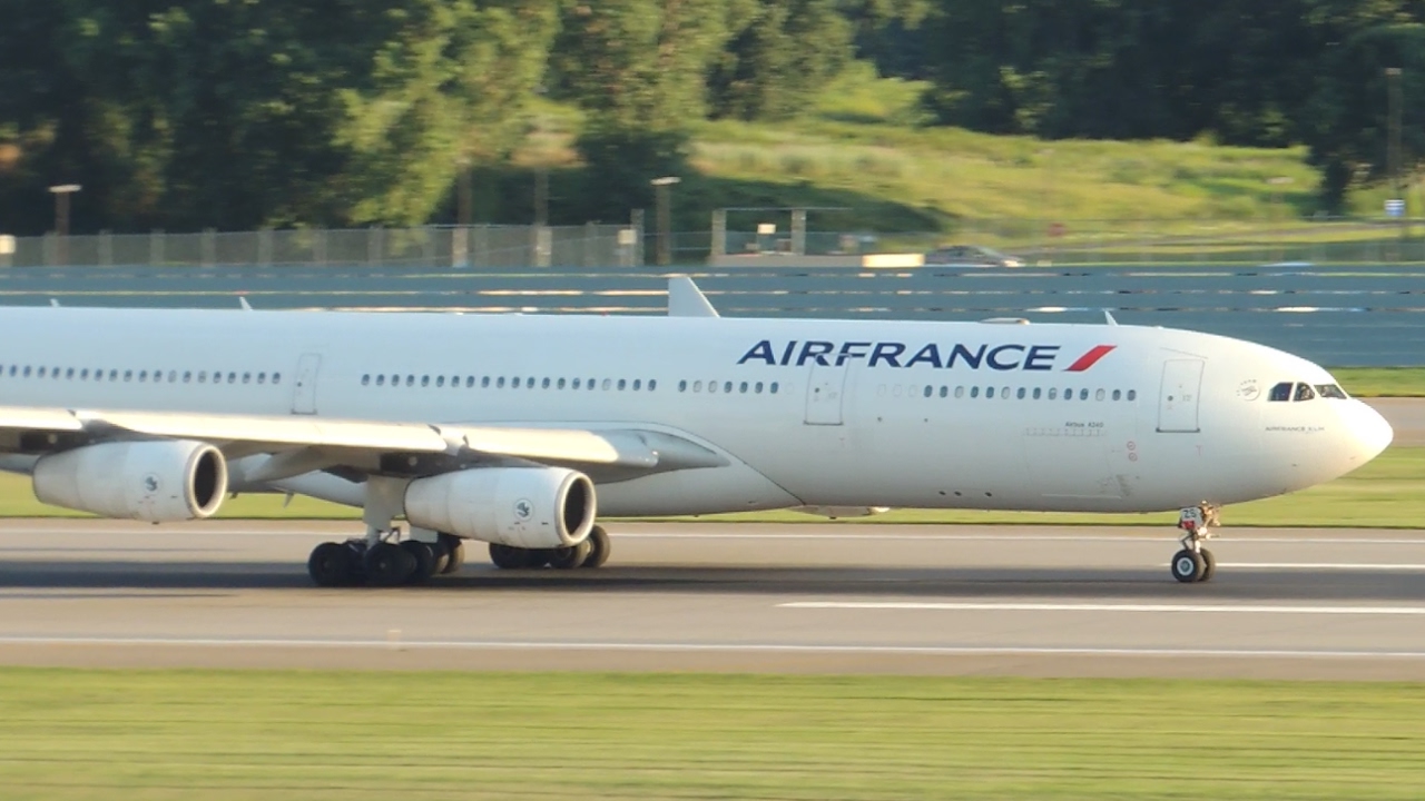 Air France Airbus A340-300 [F-GLZS] takeoff from MSP