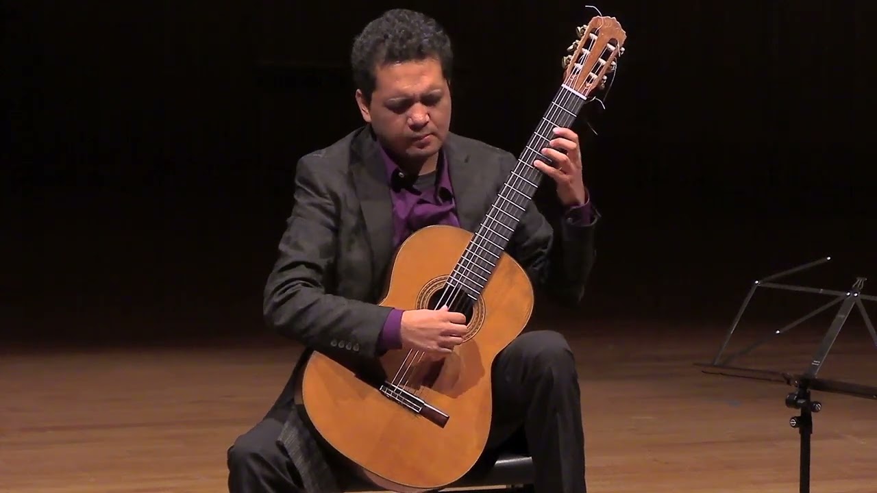 20241112 Gitarrensoirée 05 Alfredo Amezcua