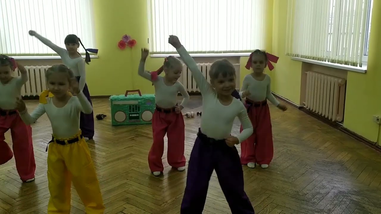 Май 24: отчётный концерт. Танец Котиков
