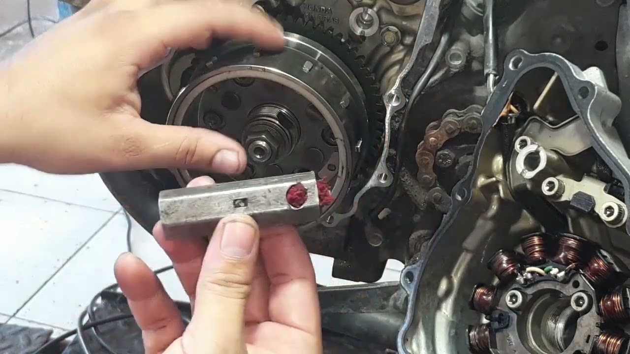 como APERTAR  MAGNETO de qualquer MOTO sem a FERRAMENTA ESPECIAL