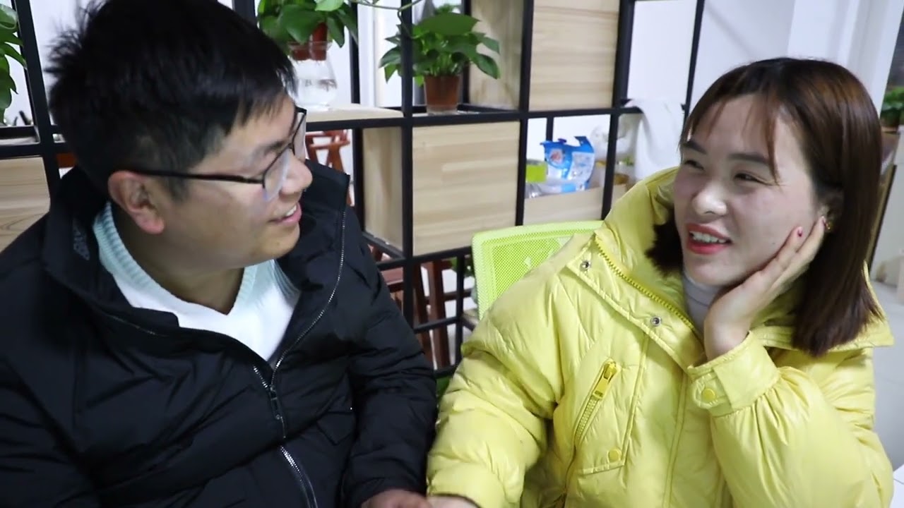 强子创业遇到经济危机，整个人压得喘不过来气，梅子不离不弃